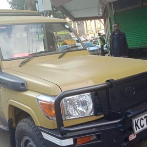 Safari Car Hire 4X4 Landcruiser (Open Roof)